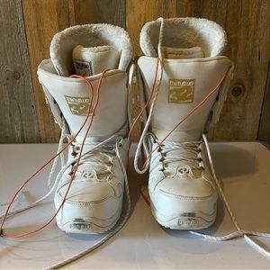 Thirtytwo 32 women’s 10 snowboard boots, w’s exit